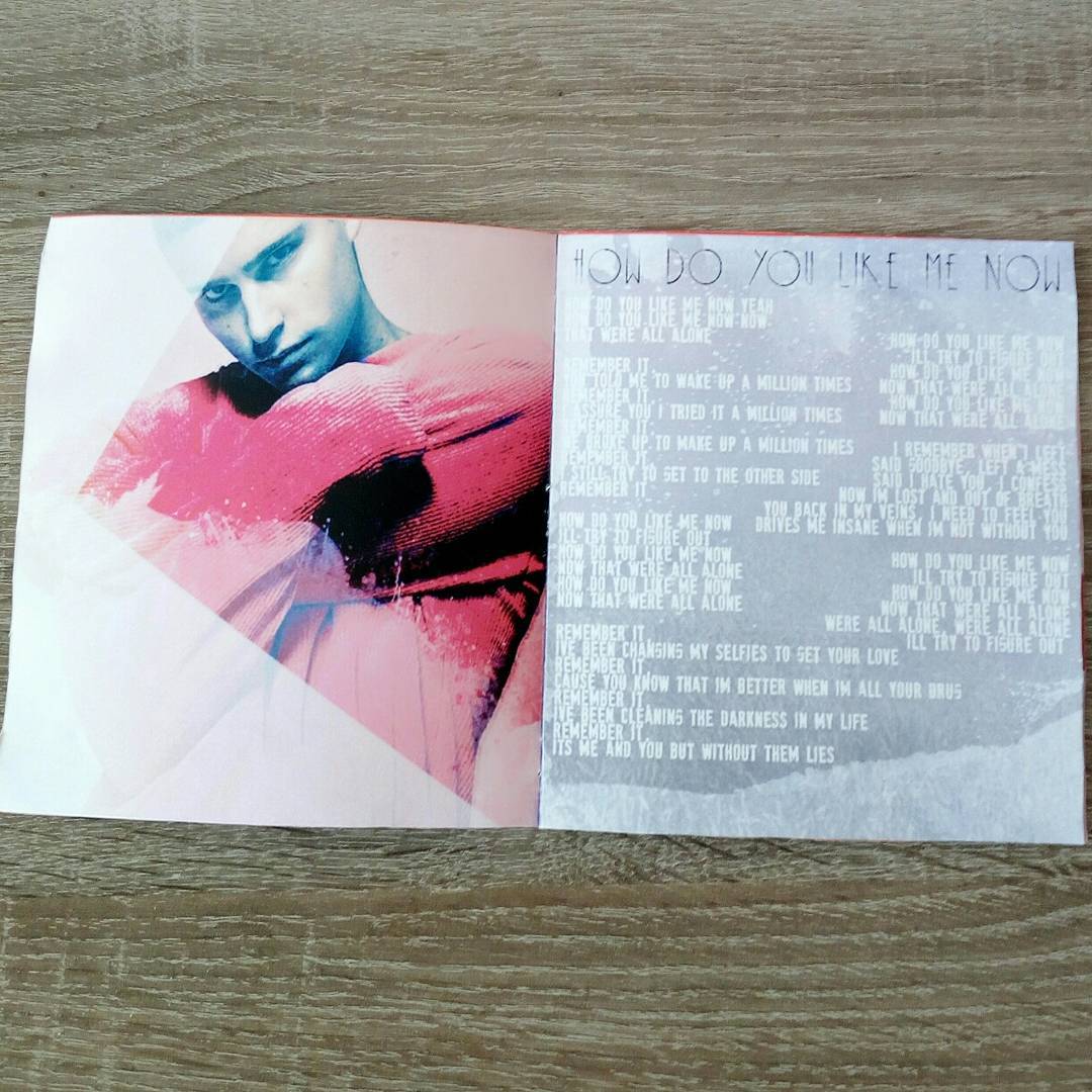 EricSaadeIT's tweet photo. Our personal booklet for the Saade Ep(p1). Realised by @lo_ve90 (thanks 😍) @ericsaademusic @tomaslingman Hope you like it😋 #saadeep #booklet https://t.co/isPbjKdZka