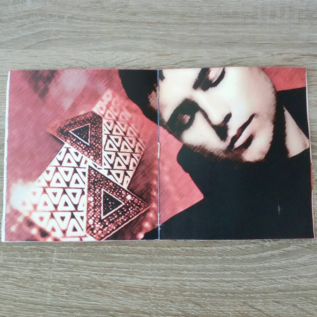 EricSaadeIT's tweet photo. Our personal booklet for the Saade Ep(p1). Realised by @lo_ve90 (thanks 😍) @ericsaademusic @tomaslingman Hope you like it😋 #saadeep #booklet https://t.co/isPbjKdZka