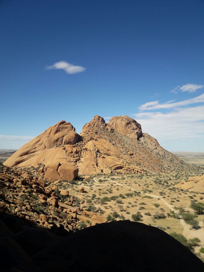 APedalesAfrica's tweet photo. Seguimos con las #entrevistas y la produccion audiovisual en #Spitzkoppe #Namibia. Rumbo al centro de #Africa #travel #documentalist #bici https://t.co/SGEhhXWumG