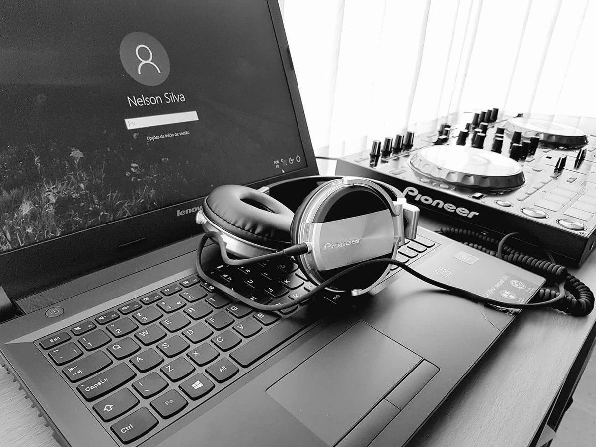 DjNKing_'s tweet photo. First set using #pioneerddjsr 🔝🎧🎶🎧
Click link below to listen ⤵⤵

https://t.co/mNan3dwI6h

🎧🎧🎶🎶 ENJOY ✔✔🔝🔝 https://t.co/c7d4QJHPdy
