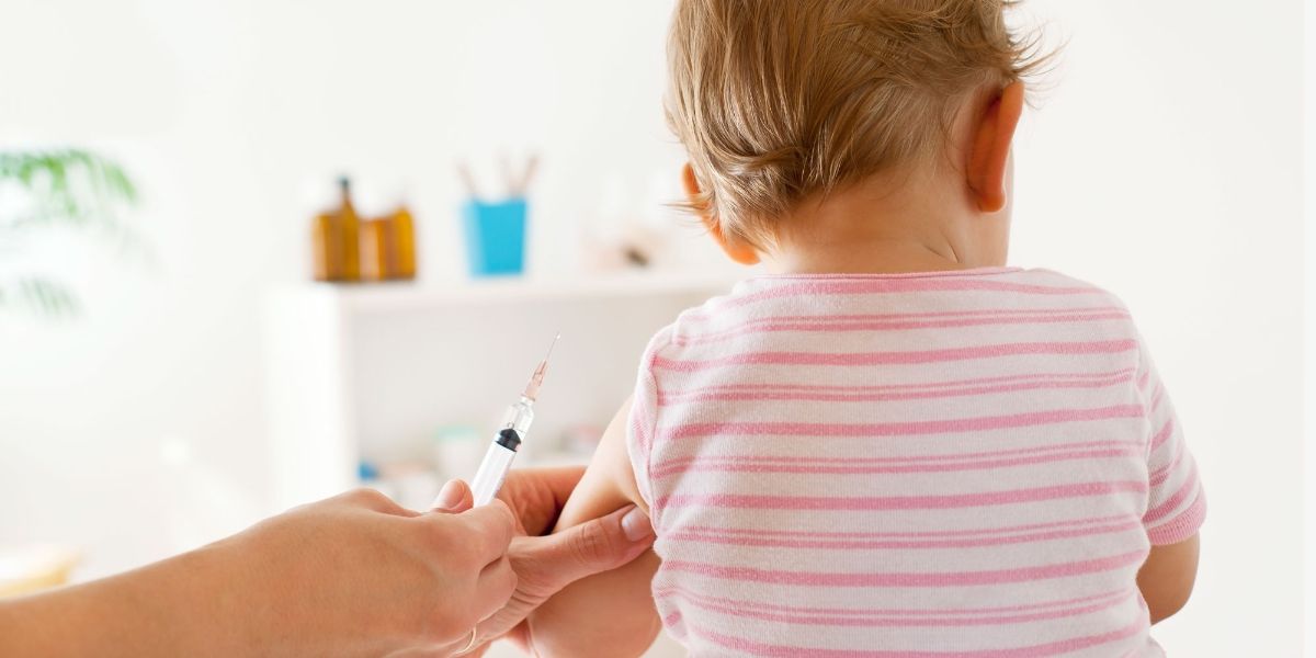 Cosmopolitan's tweet photo. People Who Don't Vaccinate Their Kids Are Selfish https://t.co/KmYJn25Rb9 https://t.co/UehL1RnFFj