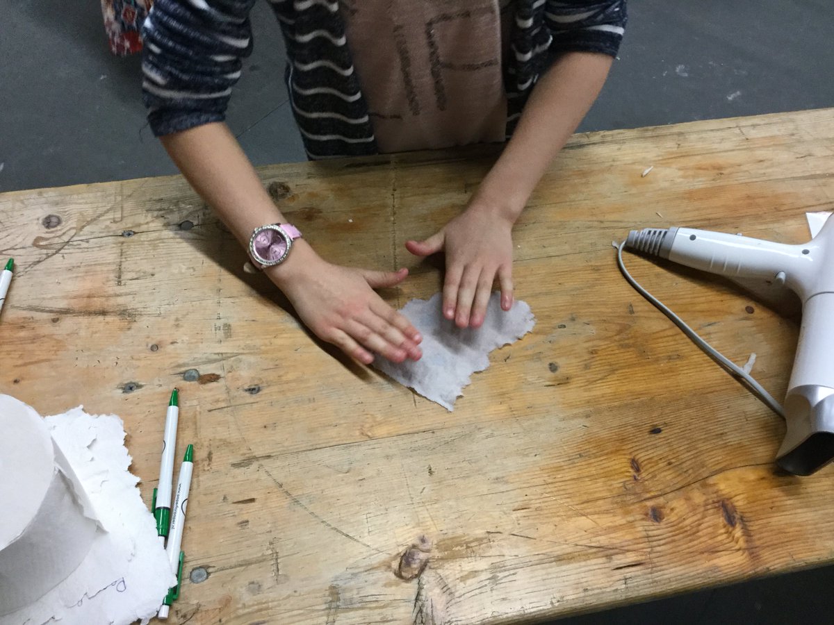 Paper_for_Paper's tweet image. Geslaagd event met de kids gehad! Allemaal een zelf gemaakt velletje papier mee naar huis. #PETevent #Recycle #Duurzaam #BomenBesparen