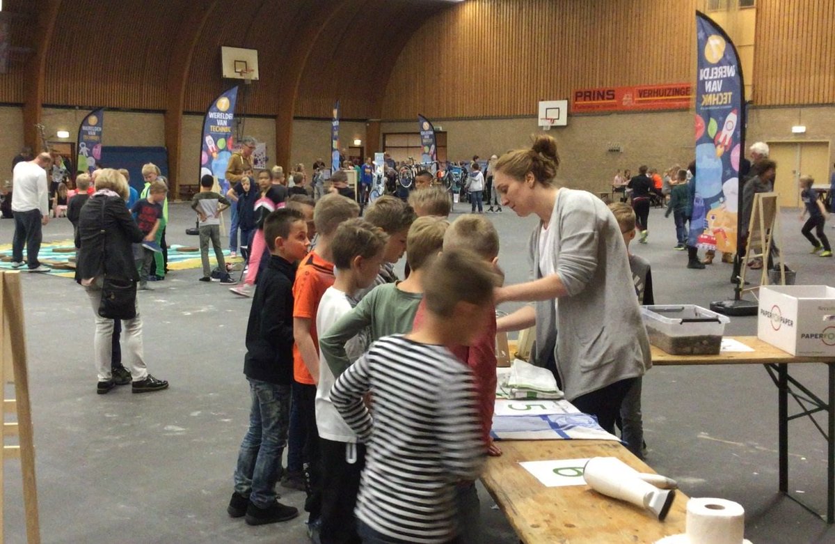 Paper_for_Paper's tweet image. Geslaagd event met de kids gehad! Allemaal een zelf gemaakt velletje papier mee naar huis. #PETevent #Recycle #Duurzaam #BomenBesparen