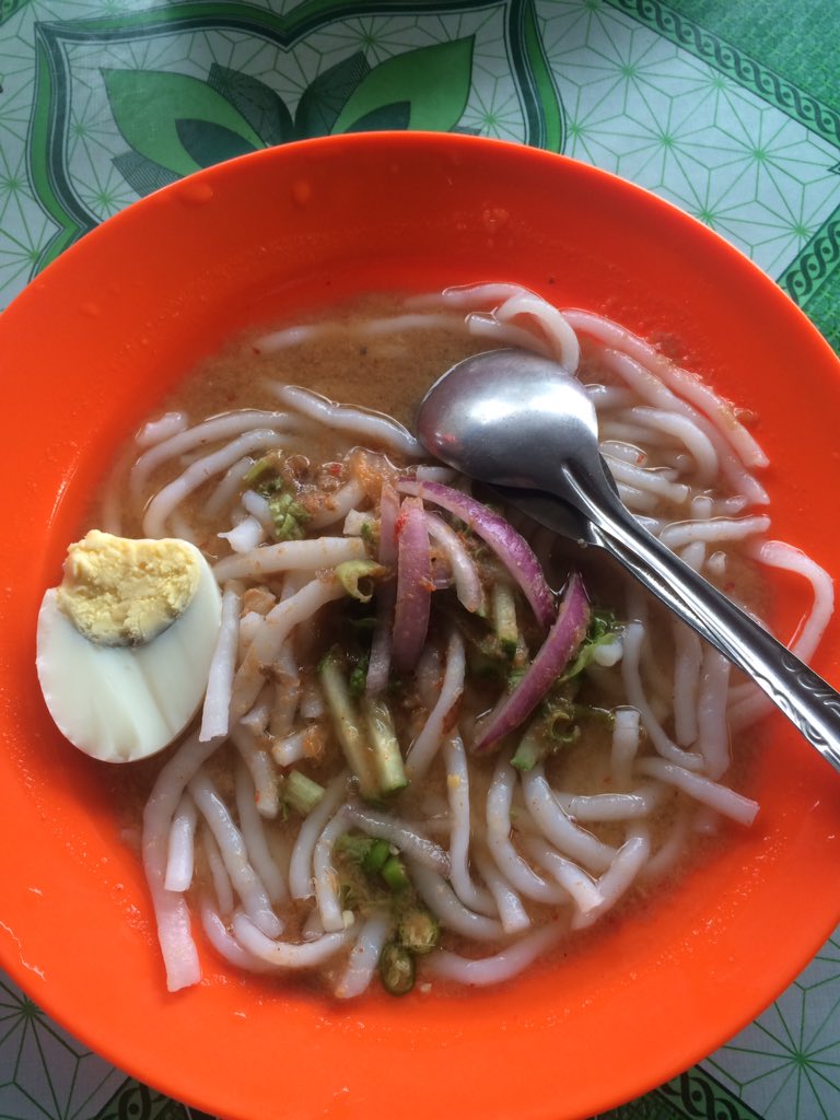 dayadomo's tweet photo. Laksa and cendol pulut for RM3!! Only in Merbok yaww! 😍 https://t.co/YyBHTKMiHn
