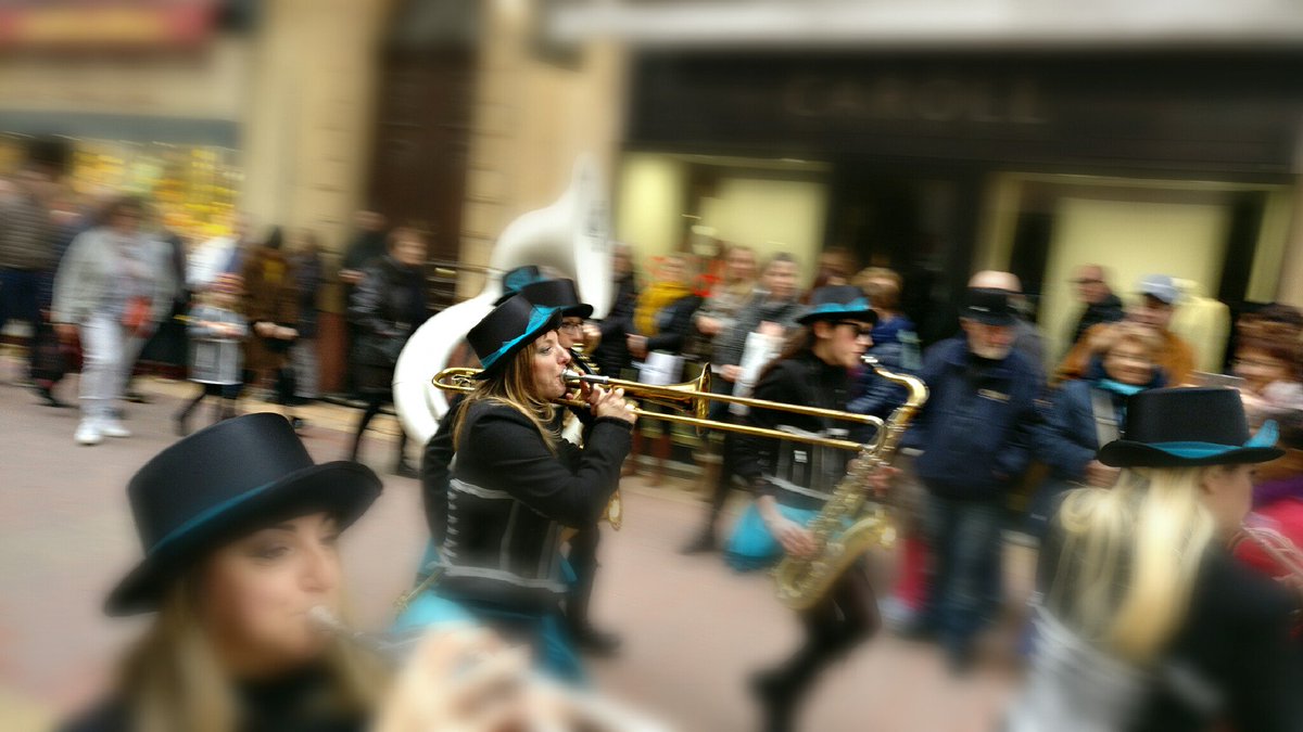 #GirlesqueStreetBand #Go