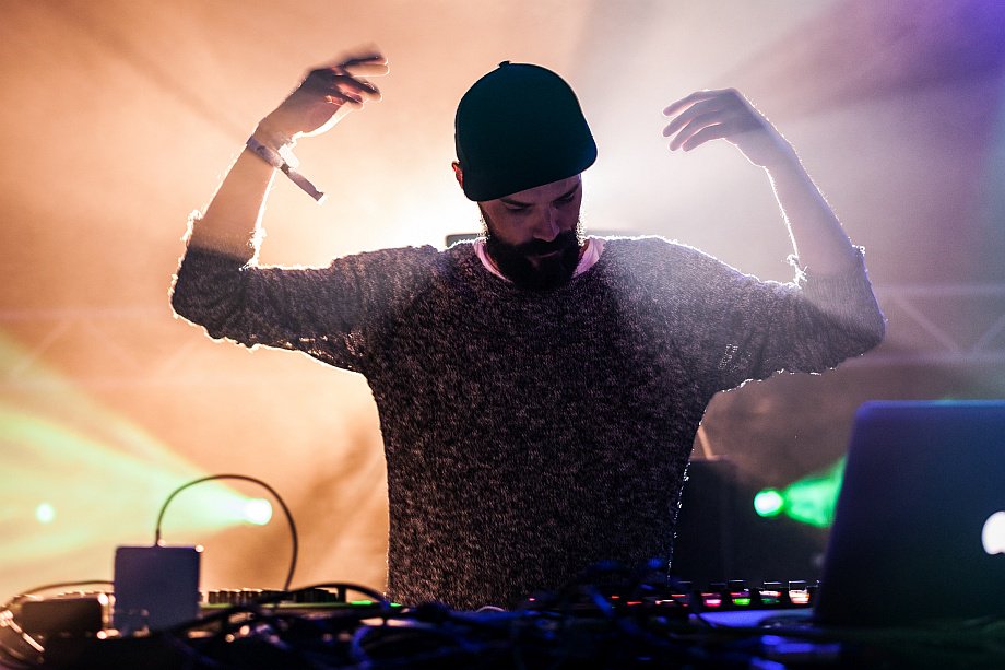 Koelner_Illu's tweet photo. #Tagestipp: "Einmusika Showcase" im Artheater
#party #koeln #LIVEB2B
https://t.co/PF2gNyH5YR
Foto: J. Konrad Schmidt / BFF Professional https://t.co/ELj4c3ku6W