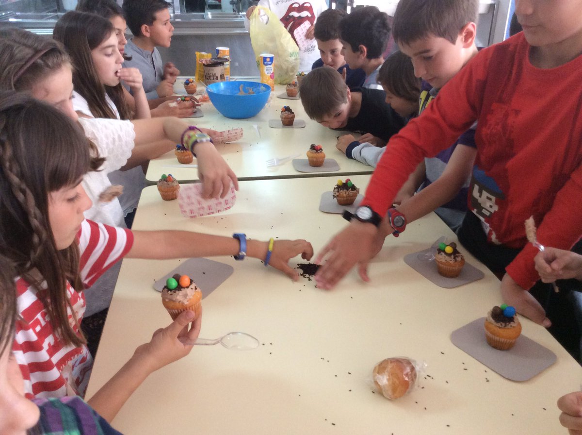 slatham18's tweet photo. #Y4 #stayongreen. Privilege Activity. Easter cupcakes. @newton_college https://t.co/NlzVQ3iZLV