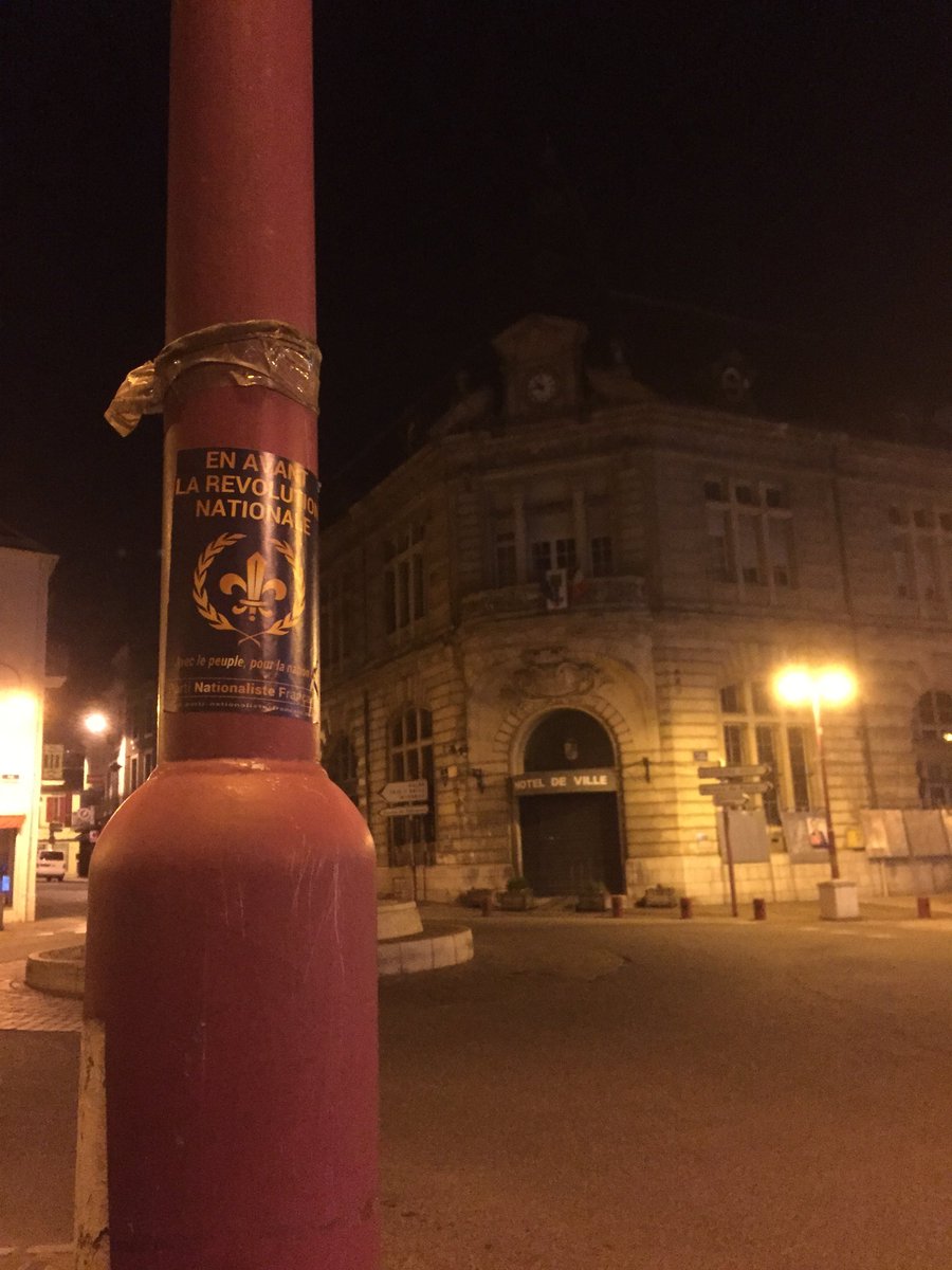 nationalistesfr's tweet photo. #HautesPyrénées : #Autocollage #nationaliste à #Lannemezan ! #PartiNationalisteFrançais #PNF #PNF65 #Militantisme #RevolutionNationale https://t.co/bNhtg5fG7T