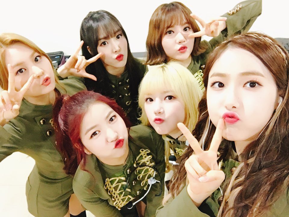 GFRDofficial's tweet photo. #여자친구 #GFRIEND 우와아 오랜만에 #더쇼 ! 오늘은 일산 #빛마루 에서 진행 됩니다❤️다들 여친이들의 멋진 #탕탕탕 #핑거팁 #FINGERTIP 무대 본방사수 잊지 마세요! 잠시 후에 만나요🎵 https://t.co/wTWB8nkIif