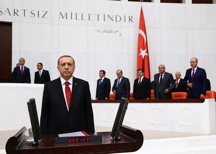 Über die Lage vor dem Verfassungsreferendum und Erdoğans »totalen Krieg« schreibt Murat Cakir: infobrief-tuerkei.blogspot.de/2017/04/erdoga…