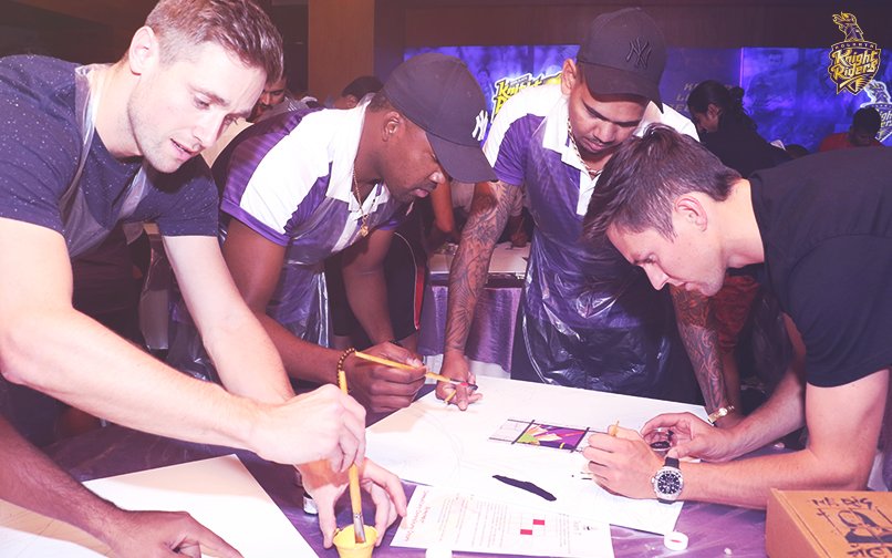 KKRiders's tweet photo. Our #Knights tried their hands on painting🎨. ️But what were they upto?🤔 See the masterclass for yourself!😍 https://t.co/98YS8ea9dh
#AmiKKR https://t.co/ZSwuomu3u3