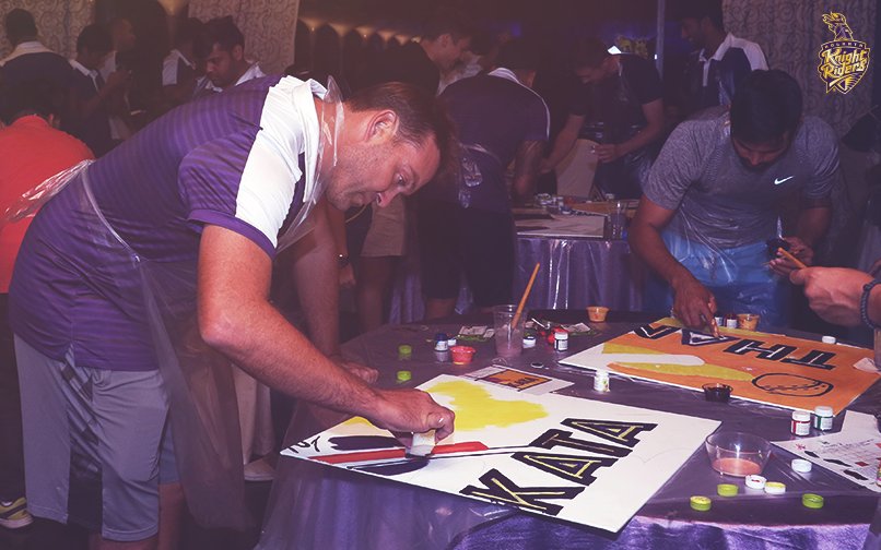 Our #Knights tried their hands on painting🎨. ️But what were they upto?🤔 See the masterclass for yourself!😍 bit.ly/TheColourfulKn…
#AmiKKR