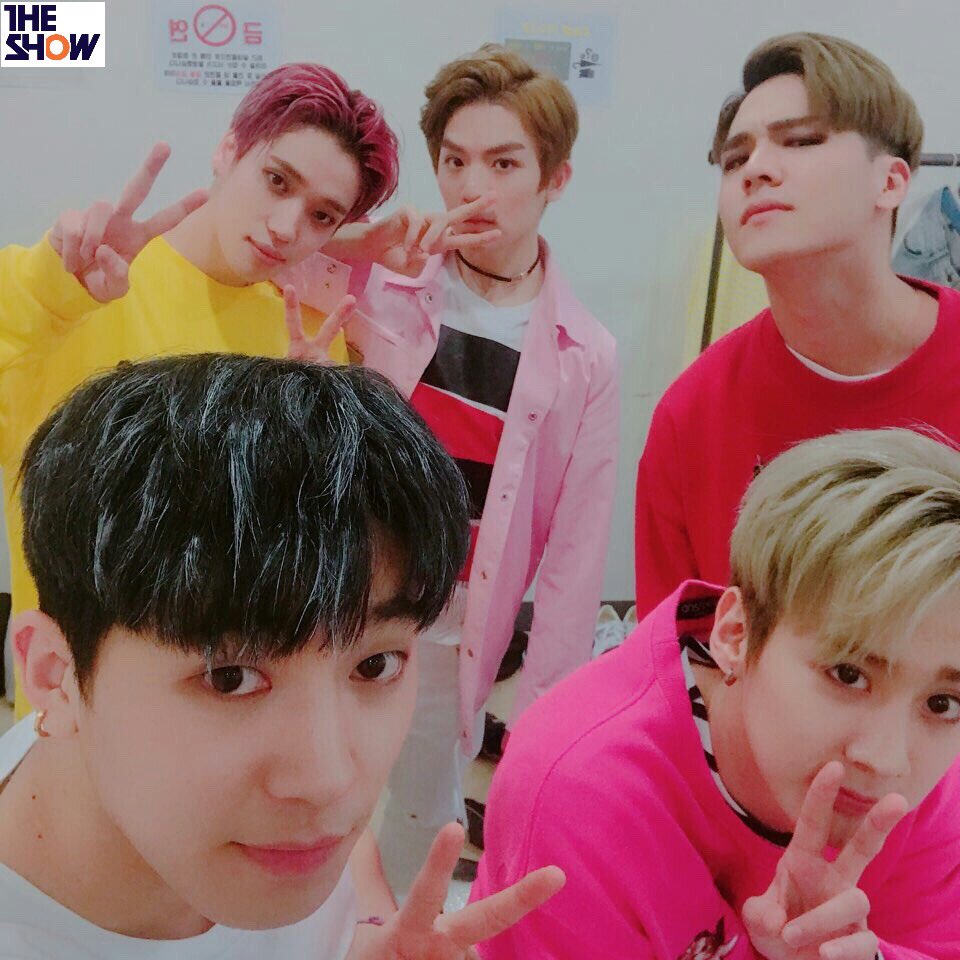 theshow_offcl's tweet photo. 증말 밥이면 환장하는 사람인데 #틴탑 보면 오늘 저녁 안먹어도 배부른거 있지요~😆💕 보기만 해도 배부르고 마음 따땃해지고 설렘설렘 한 것이 오늘 또 입덕한듯🎶
 #더쇼 #THESHOW #THESHOW韩秀 https://t.co/r5jlj5ujon
