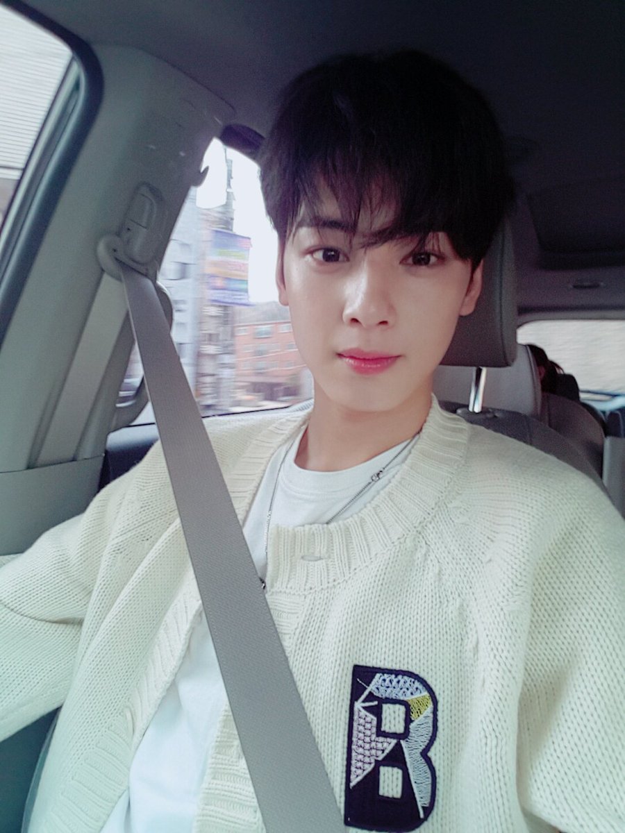 offclASTRO's tweet photo. 매일 나는 감사해♡♡♡
#아로하 #수고했어 #오늘도 https://t.co/4VnQE9zykY