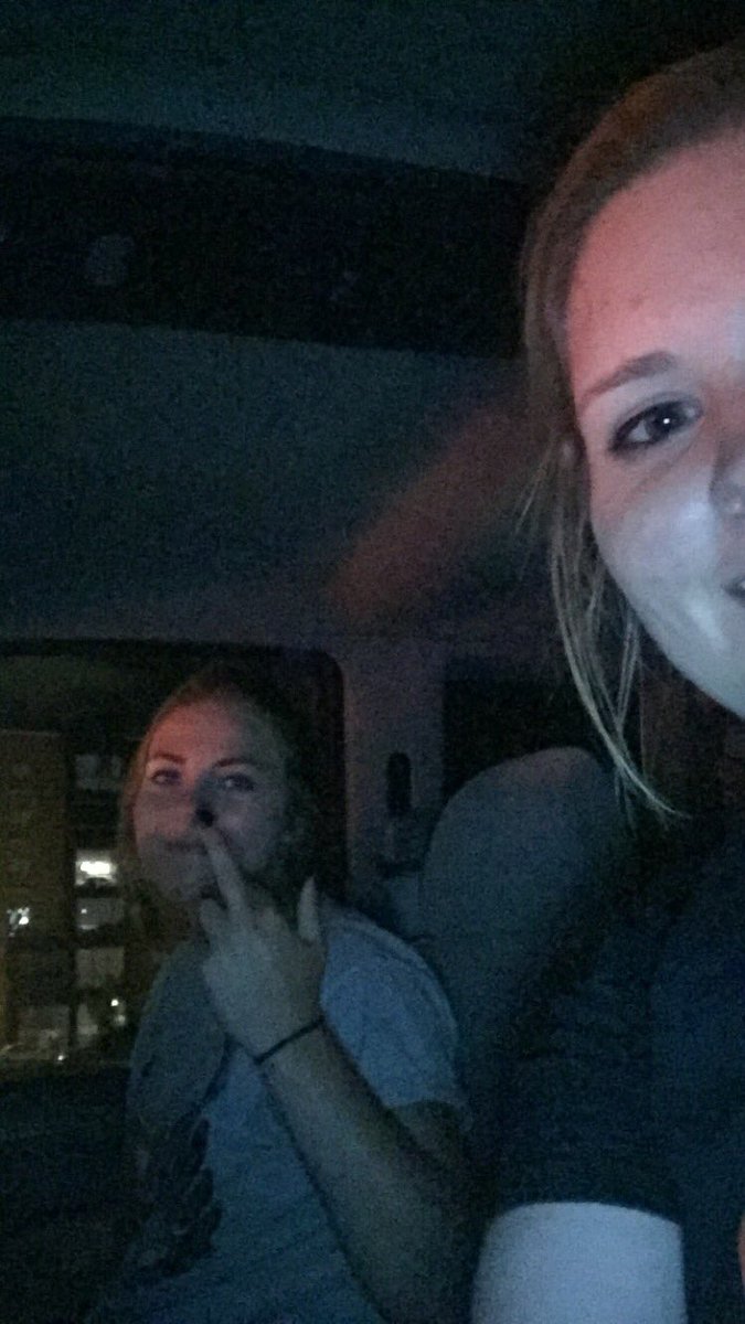 chels_borko's tweet photo. @BajorekJulia9 HAPPY BIRTHDAY JULIA!!! Love you 😘 party hard tonight 😂 https://t.co/HVrqgaTARo