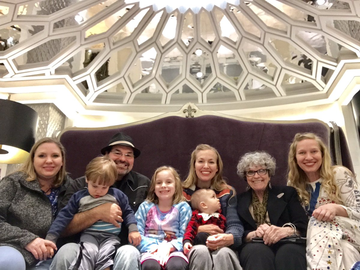 GHGraceland's tweet photo. RT: LOVED staying at @GHGraceland last week! So glad y'all brought the BEST thing about #HeartbreakHotel across the street w/ ya! #MsAnna https://t.co/X0YqLfM1q6