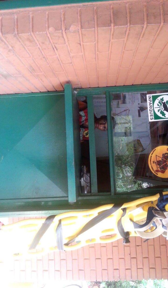 !Personal de la agrupación guacaipuro 56 haciendo guardia de prevención en el zoológico de caricuao! <a href="/lacamer/">GRAL LARRY CARRERA</a> <a href="/PCCAPITAL/">Protección civil Gobierno de Caracas</a> <a href="/VoluntarioxVzla/">Voluntarios por Venezuela</a>