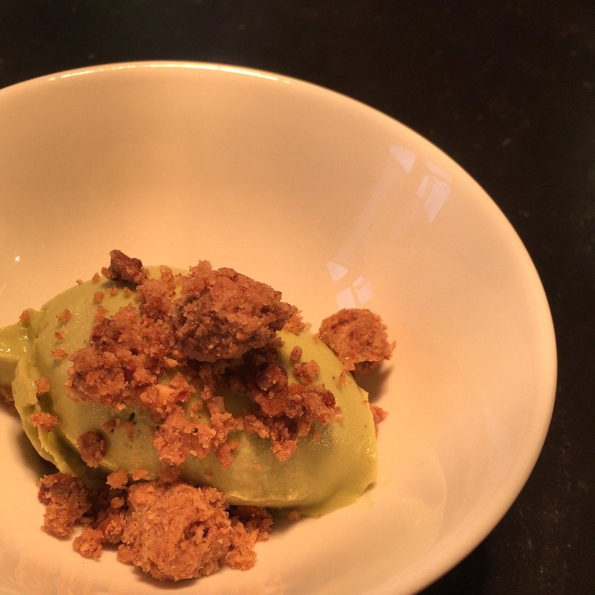 sipgate_kitchen's tweet photo. Kamala Phoolkopi oder geröstete Aubergine mit Orangen-Reis. Oder beides zusammen ;-) Als Dessert gibt's heute Avocado-Sorbet mit Streuseln. https://t.co/CwwBefSWGk