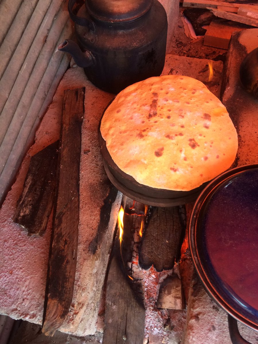 NeginmohamaD's tweet photo. #شمال #نان سنتي #northofiran #travel #سفر #شادي #تفريح #زيبايي 😍🤗🤗🤗 #yummy https://t.co/tztVDEEQq8