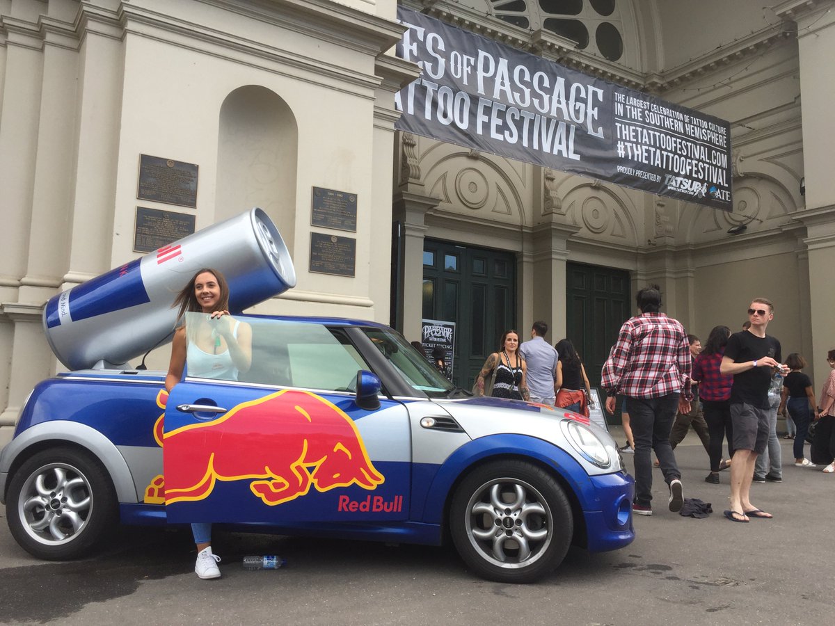 ManhattanVan's tweet photo. Absolutely HUGE Weekend @ #RitesOfPassage Tattoo Festival https://t.co/AZzb6GtEg4