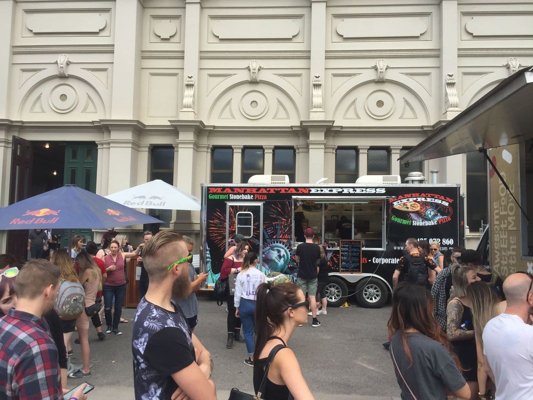 ManhattanVan's tweet photo. Absolutely HUGE Weekend @ #RitesOfPassage Tattoo Festival https://t.co/AZzb6GtEg4