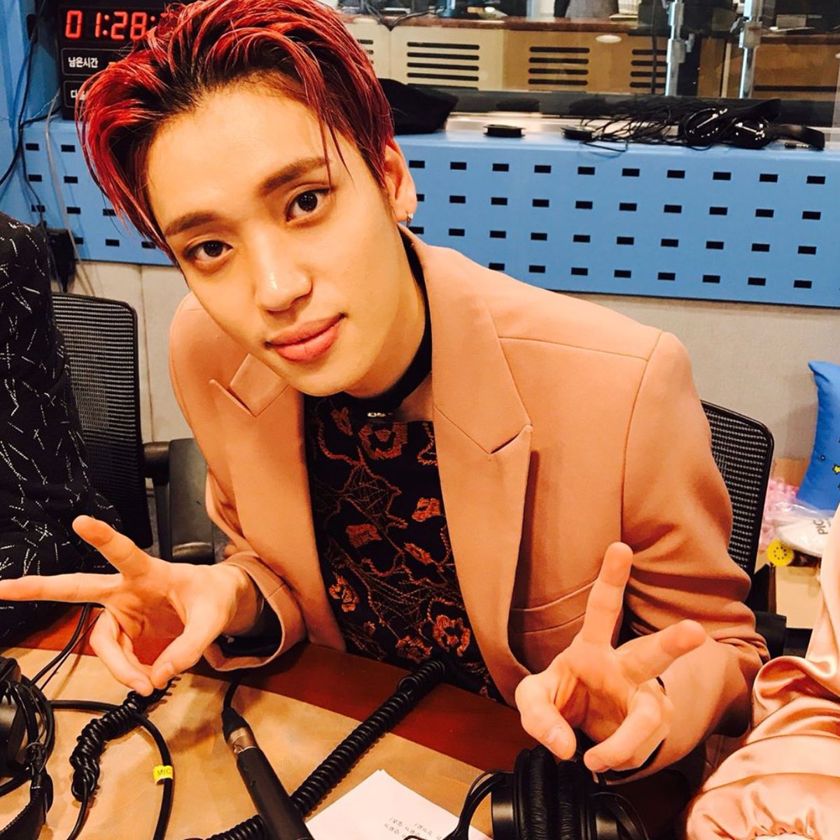 sunshiniel's tweet photo. [PHOTOS] Photos of #NIEL uploaded to Instagram by Choi Hwajung's Power Time Radio! #니엘 https://t.co/b1Ojec4KdR