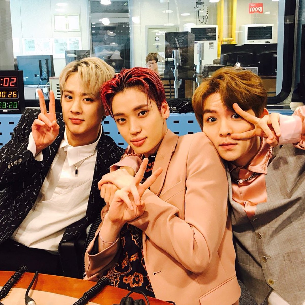 sunshiniel's tweet photo. [PHOTOS] Photos of #NIEL uploaded to Instagram by Choi Hwajung's Power Time Radio! #니엘 https://t.co/b1Ojec4KdR