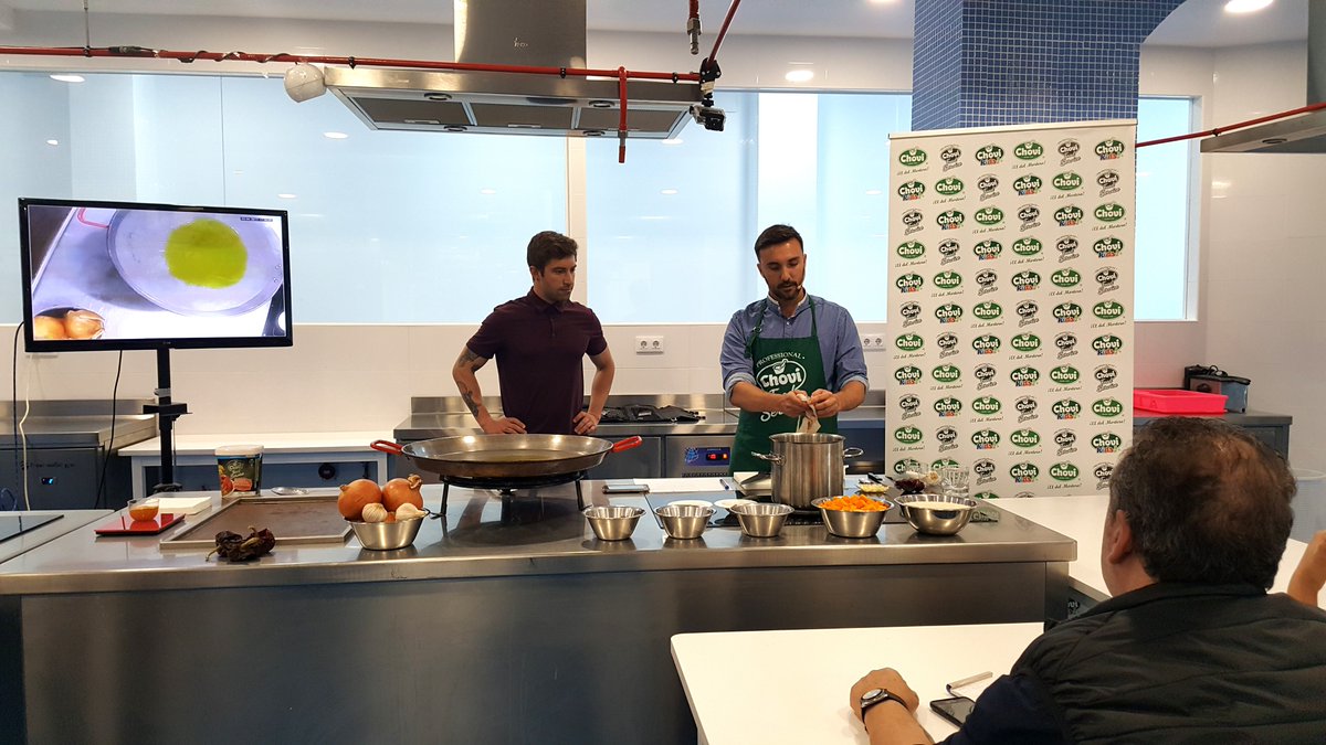 centro_cshm's tweet photo. @salsaschovi en #CSHMValencia una ponencia para profesionales. #chovi #saboresquetesubenalcielo #nosencantalagastronomia https://t.co/52tdV3rApt