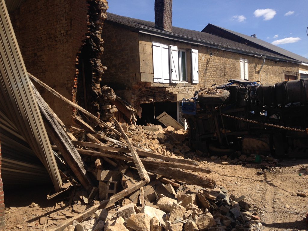 vinthol's tweet photo. Travaux de préparation au levage de la citerne toujours en cours à #Cliron dans les Ardennes. RN 43 toujours coupée @France3CA https://t.co/EvZsfAskHO