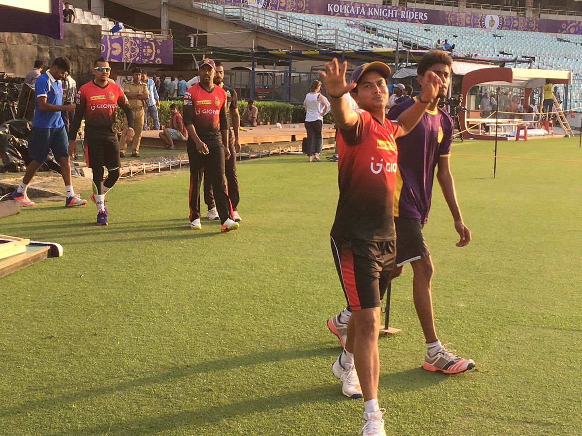 IPLnCricket's tweet photo. The @KKRiders are here at Eden Gardens to begin prep for their 1st home game #IPLpic.twitter.com/GHpXr7qJmu https://t.co/9lws9dVHqc #IPL2017 https://t.co/fv3ejODq7f