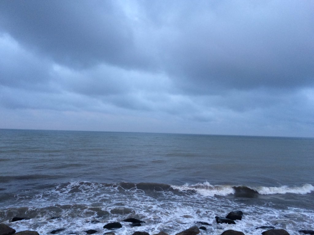 NeginmohamaD's tweet photo. #دريا و #آسمان #ابري 😍👌🏽❤️ #سفر #شمال #travel #sky #sea #fantastic #beautiful https://t.co/qgc4umhZ8v
