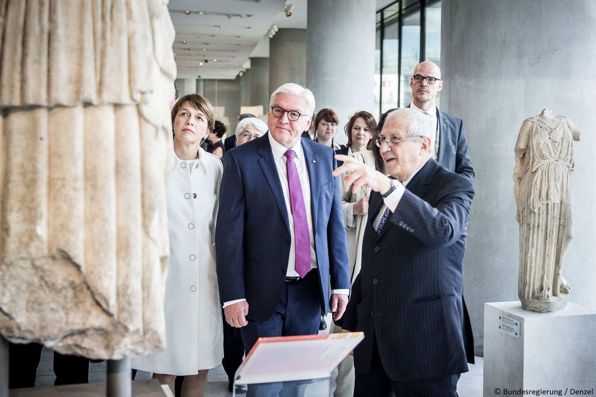 GermanyinGreece's tweet photo. Bundespräsident #Steinmeier in #Athen: Besichtigung des Akropolis-Museum geführt durch den Präsidenten Dimitrios #Pandermalis https://t.co/WniEF1CU9m