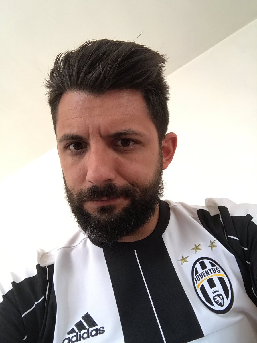 GiuseppeDB28's tweet photo. Ce soir forza #juventus !!! 
#JuventusBarcellona #champions #ChampionsLeague #onvalagagner #football #adidas #adidasfootball #juventino https://t.co/mxa2O4vle1