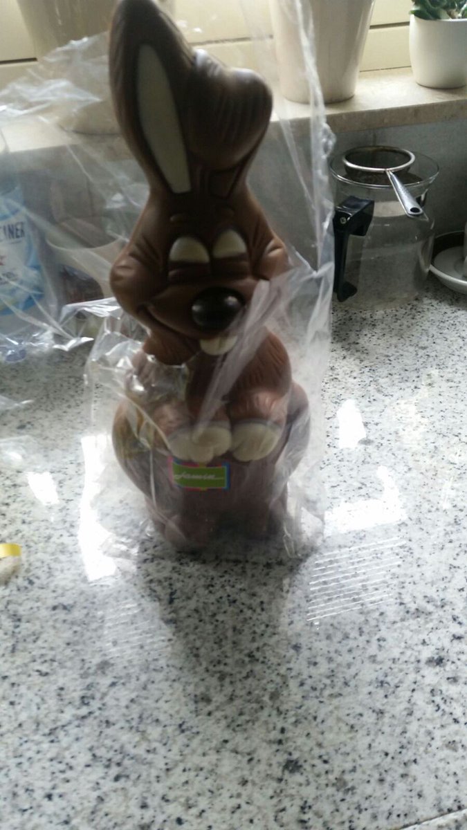 ThijsLippie's tweet image. Oma heeft haar traditionele jaarlijkse paashaas weer! #PerPost