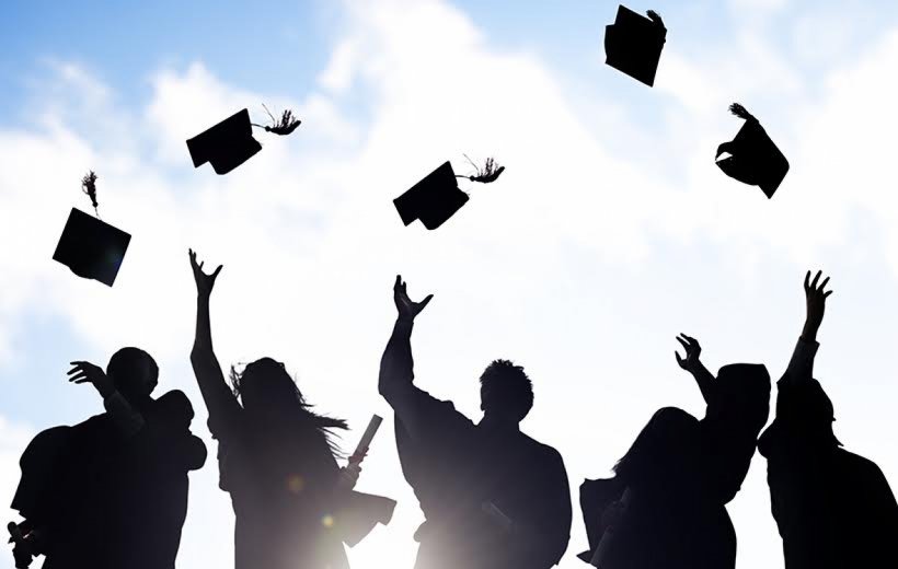 Dis-moi, elle était comment l’humeur des jeunes #diplômés en 2016 ? 😃 ou 😡 ? réponses ici : ow.ly/ph0Q30aCRqM