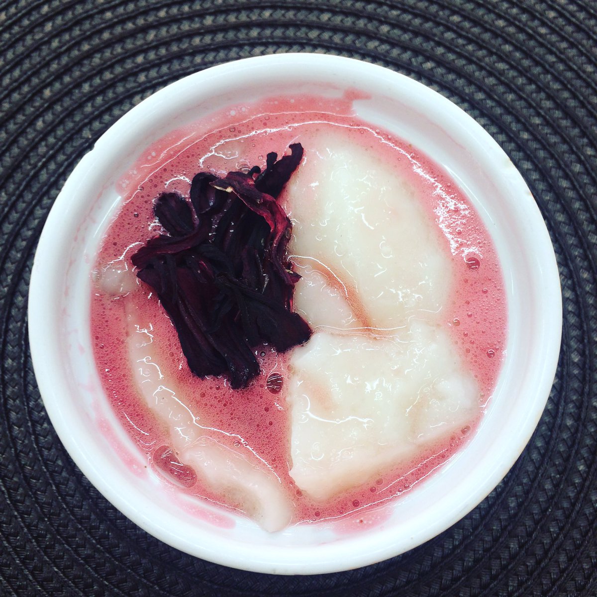 AlcaNatural's tweet photo. Manjar vegano com calda de hibisco #vegan #govegan #vegetariano #opcaovegana #alcachofranatural #restaurantevegano #restaurantevegetariano https://t.co/wFETi8VPkM