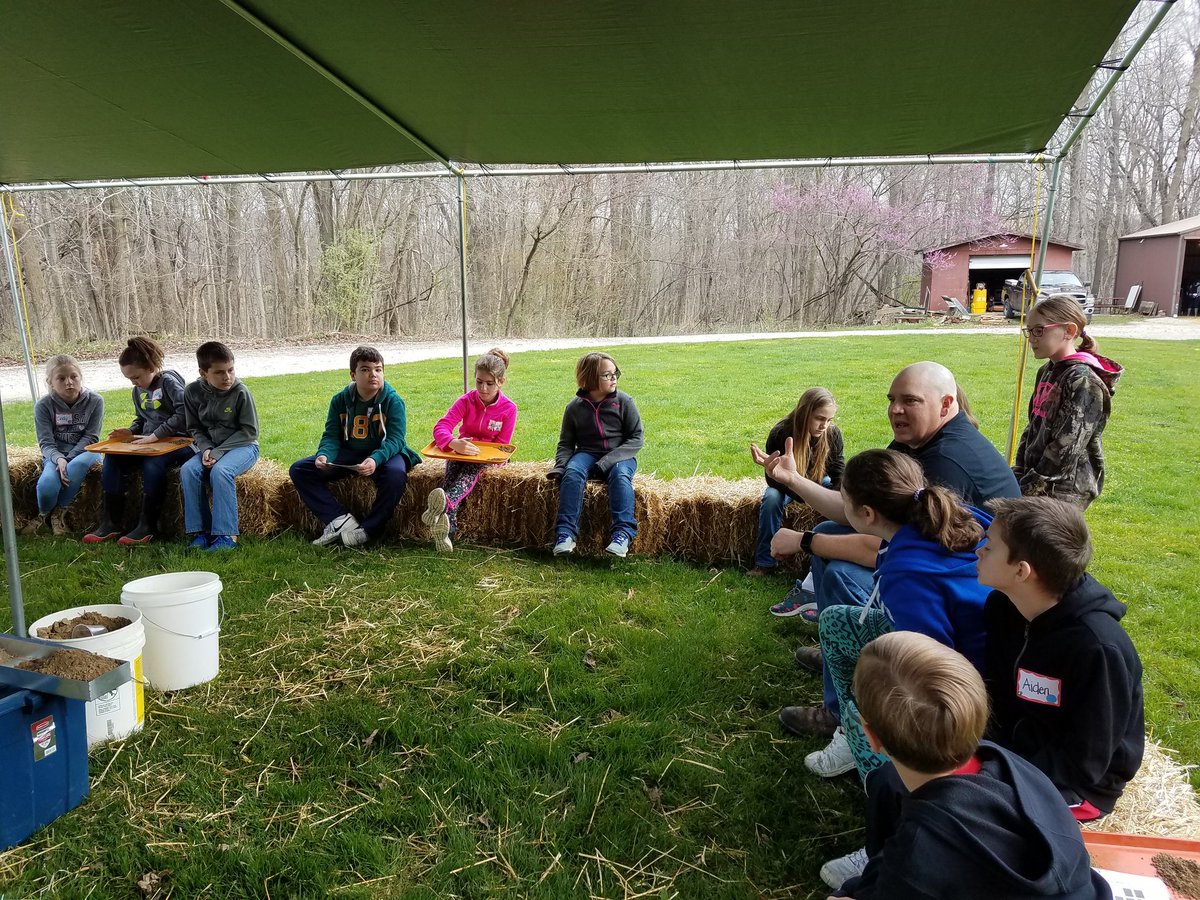 flourishedroots's tweet image. Dirt is a 4 letter word.  #thingswelearn #gophergreat @CPElem