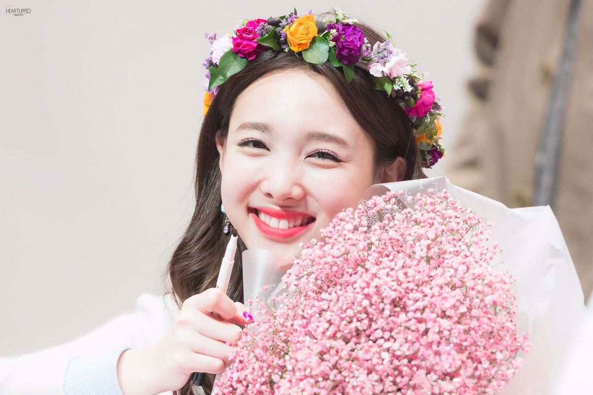d8hD7iG0COF2ClQ's tweet photo. うさぎ🐰で思い浮かぶのは？

TWICE ナヨン👉🏻RT
BTS グク👉🏻いいね
どっちも💗👉🏻らぶりつ https://t.co/OQp5xOVJTW