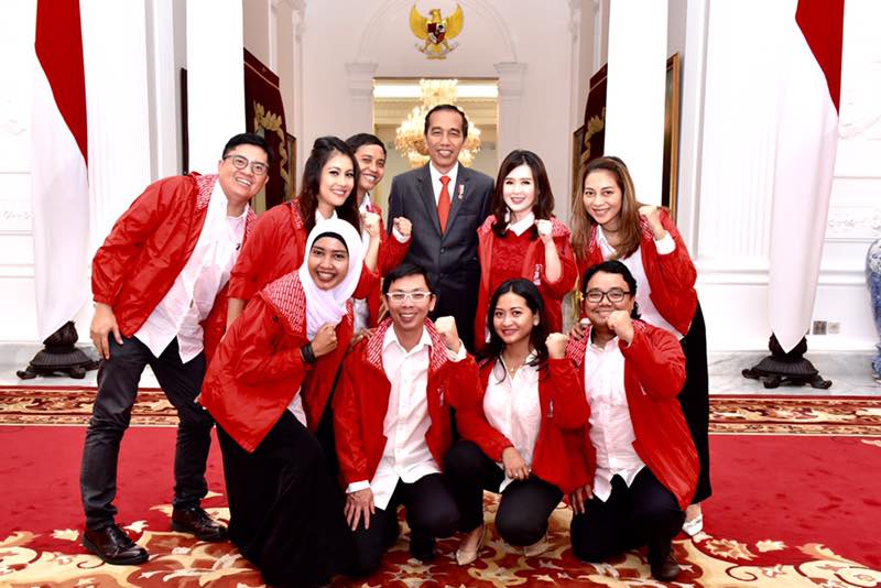 OpiniViral's tweet photo. "Kami siap mendukung Jokowi di 2019," Ketua Umum PSI @grace_nat di Istana Kepresidenan hari ini #PSIDukungJokowi 

https://t.co/kOb9JlLi5x https://t.co/OdfMsdl2LT