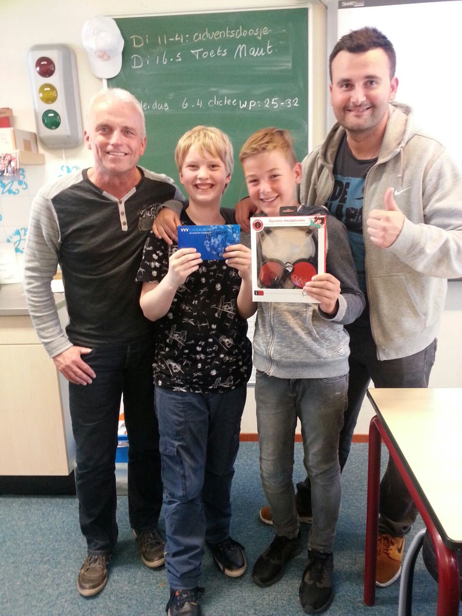 Met <a href="/Marko_Stanic/">Jongerenwerker Marko</a> op bezoek bij groep 8b <a href="/SpectrumSKOP/">HetSpectrum</a> Juf Linda is voor even wnd @WijkagDelfgauw Quizzen &amp; groepsgesprek pesten #3mdg