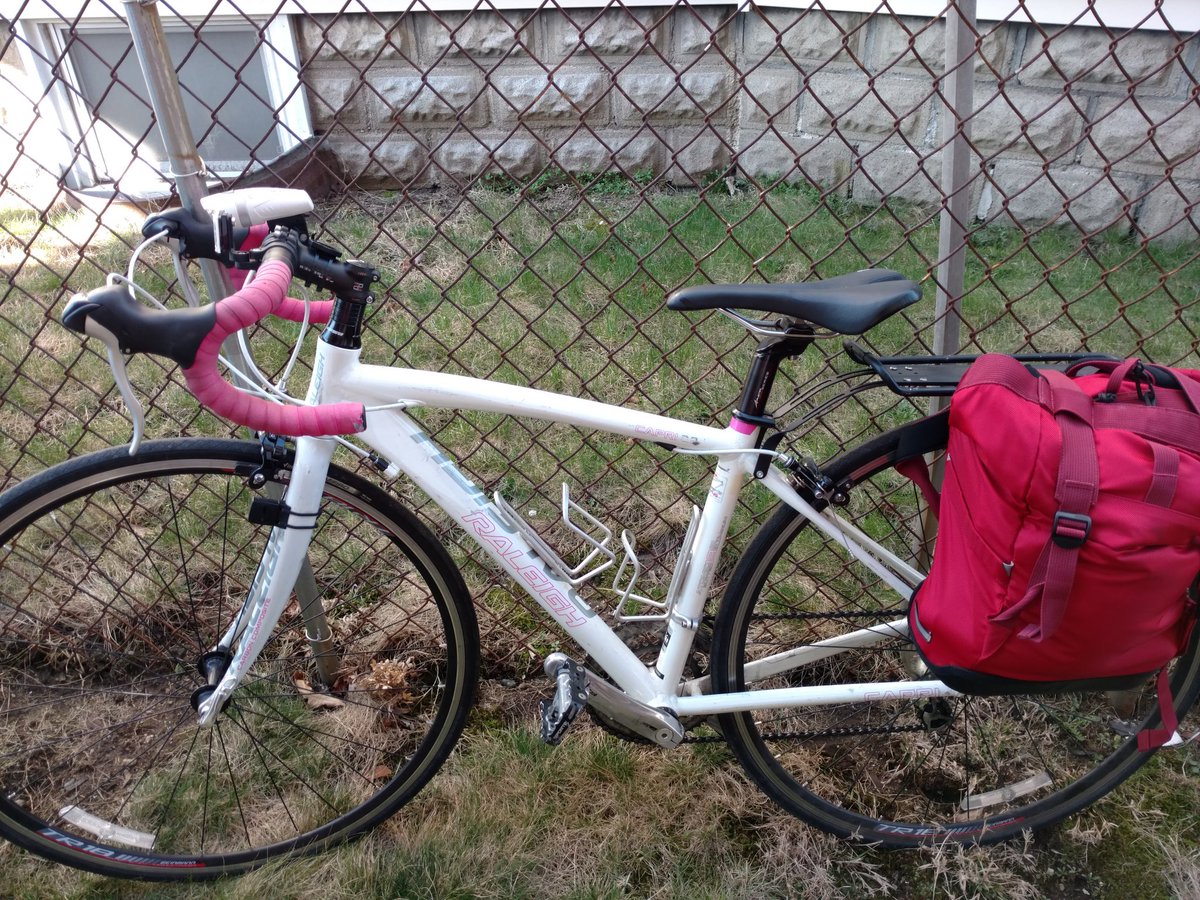 cmleider's tweet photo. It's bike to work weather! #citycommuter #commuting #adventureprofessor https://t.co/zNxM1MY1qC