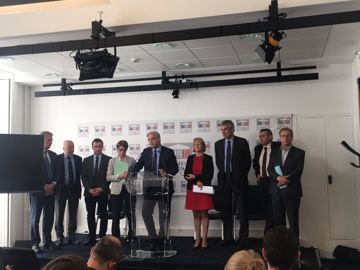 Avec <a href="/FCornutGentille/">Fr Cornut-Gentille</a> notre groupe de 103 députés a présenté à la presse ses propositions pour un #parlement2017 qui légifère mieux