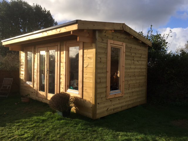 LogCabinsSW's tweet image. Tis a beautiful sunny day. Perfect weather for gardens and garden buildings.