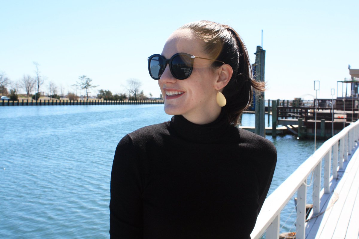 sixfootstyle's tweet photo. Loving the ☀. Oversized sunnies are trending for spring + great during commutes! Read more on the blog. https://t.co/sXQObVtyuh https://t.co/JdXNRKch5R