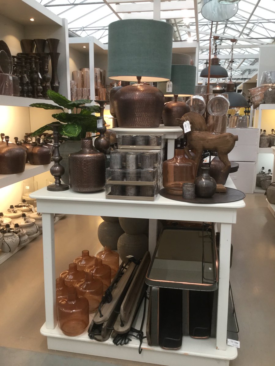 Light_LivingEU's tweet photo. An impression of our cash &amp; carry TICA! #lighting #homedeco #homedecoration #interior #interiorstyling #lightandliving https://t.co/TvbG8BMoWF