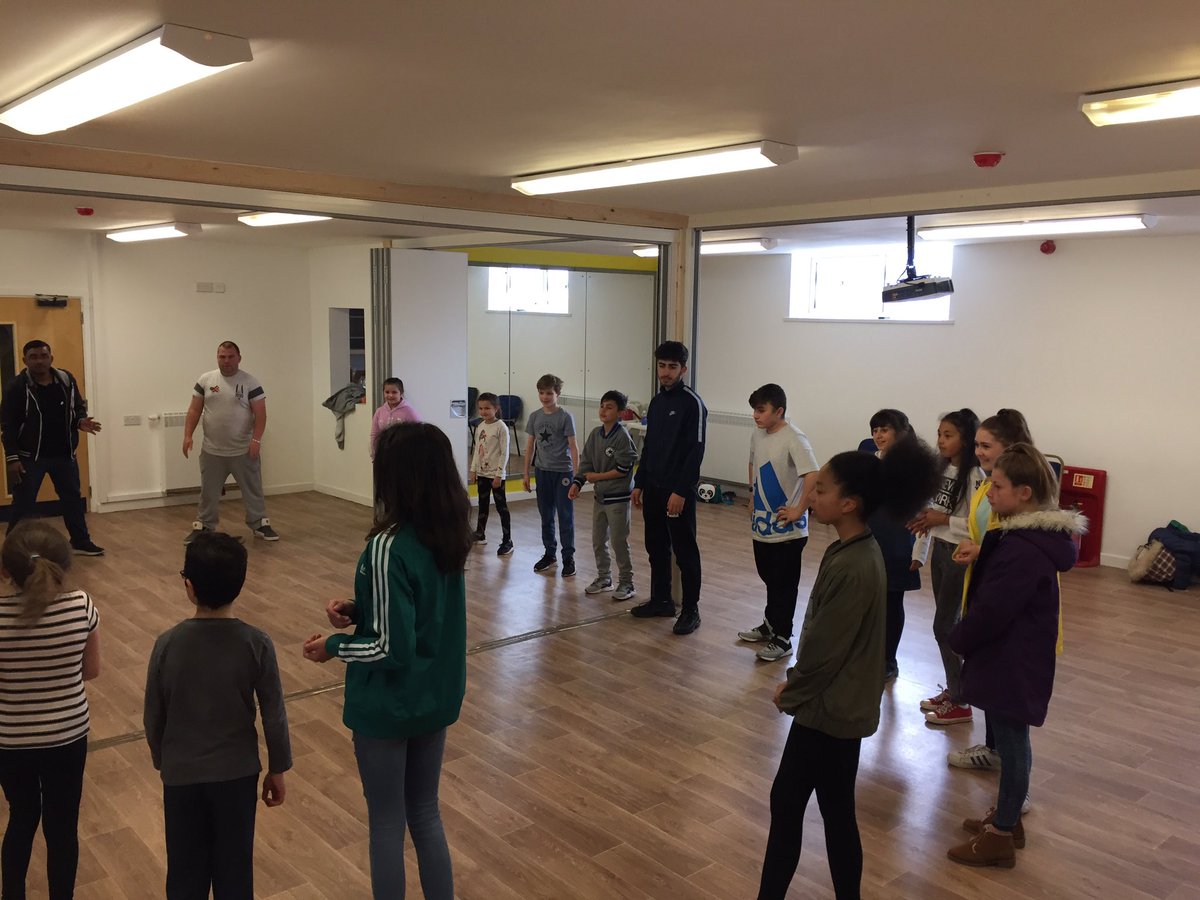 3gsYouth's tweet photo. The young cast of #Swarm in training #awesomeyoungpeeps #alwayslearning with @wearefio @abdul_shayek @tasha_simone5 https://t.co/x6Kk342wCN
