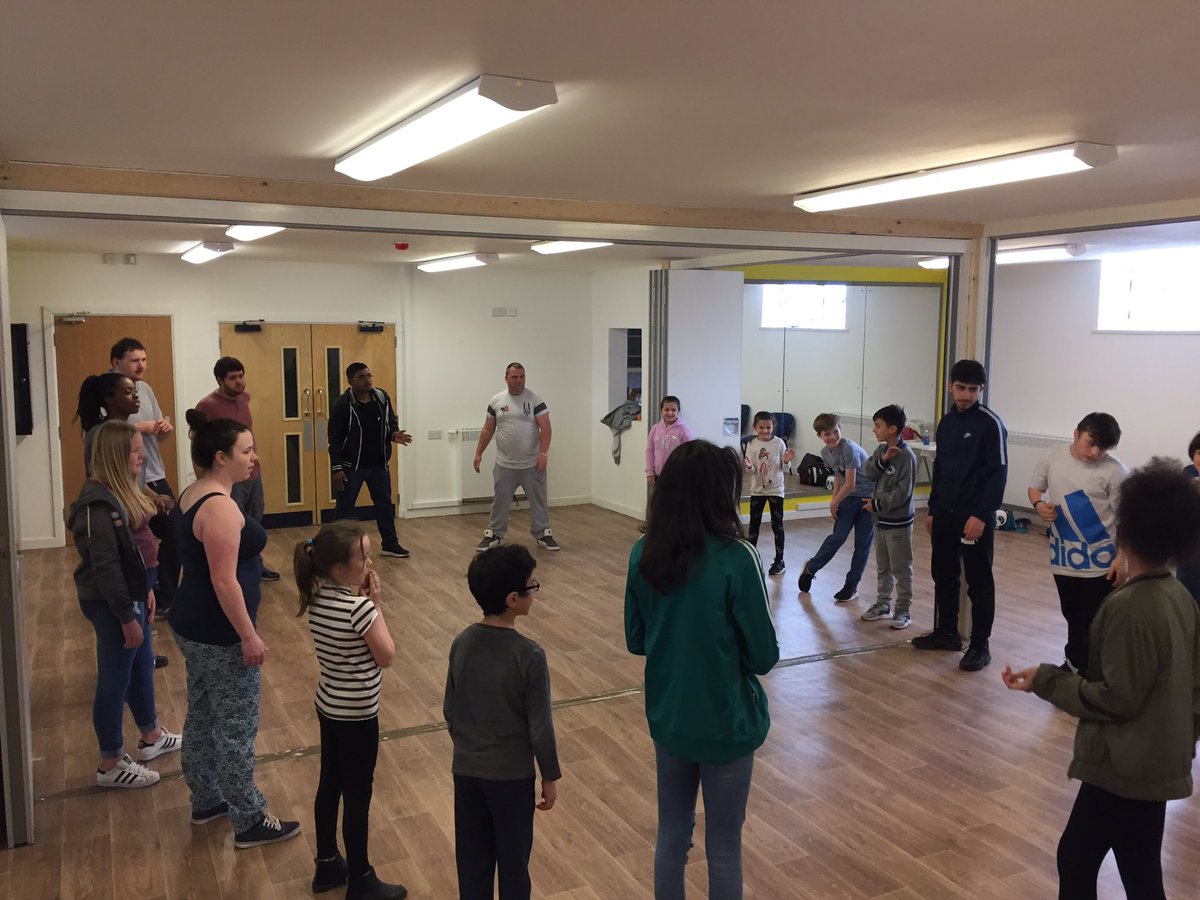 3gsYouth's tweet photo. The young cast of #Swarm in training #awesomeyoungpeeps #alwayslearning with @wearefio @abdul_shayek @tasha_simone5 https://t.co/x6Kk342wCN
