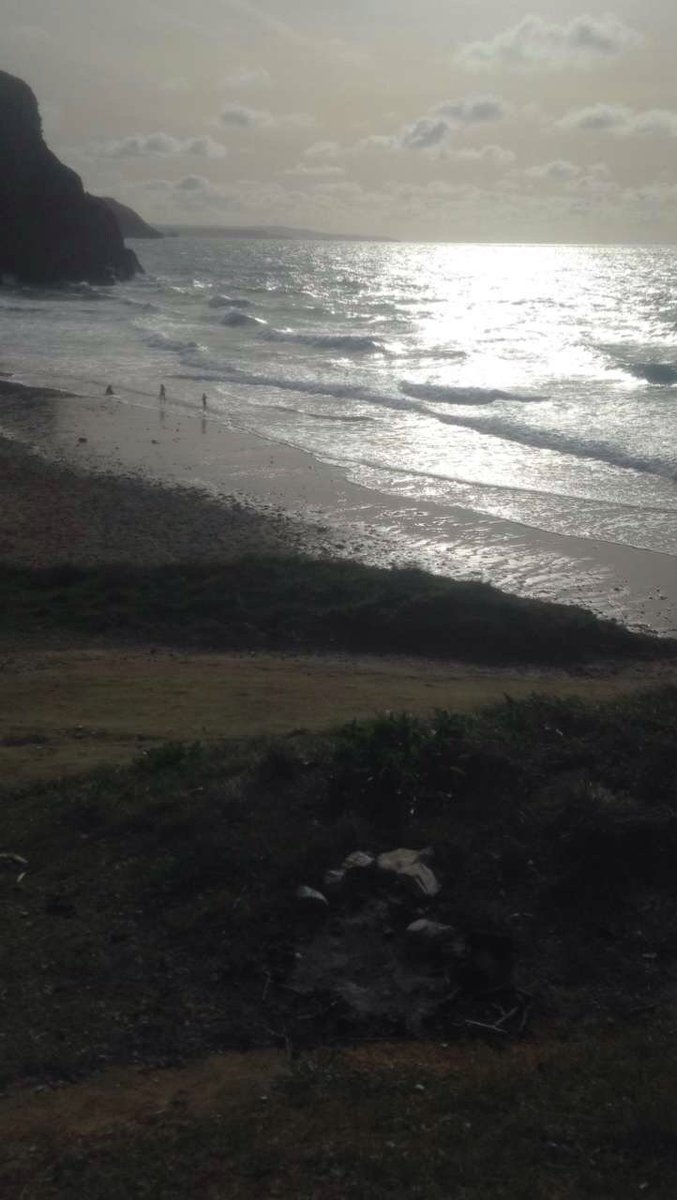 globevalepark's tweet photo. The sun has been shining over us this week! This was last nights sunset acroos our local beach Porthtowan https://t.co/iXLtuPW7eN