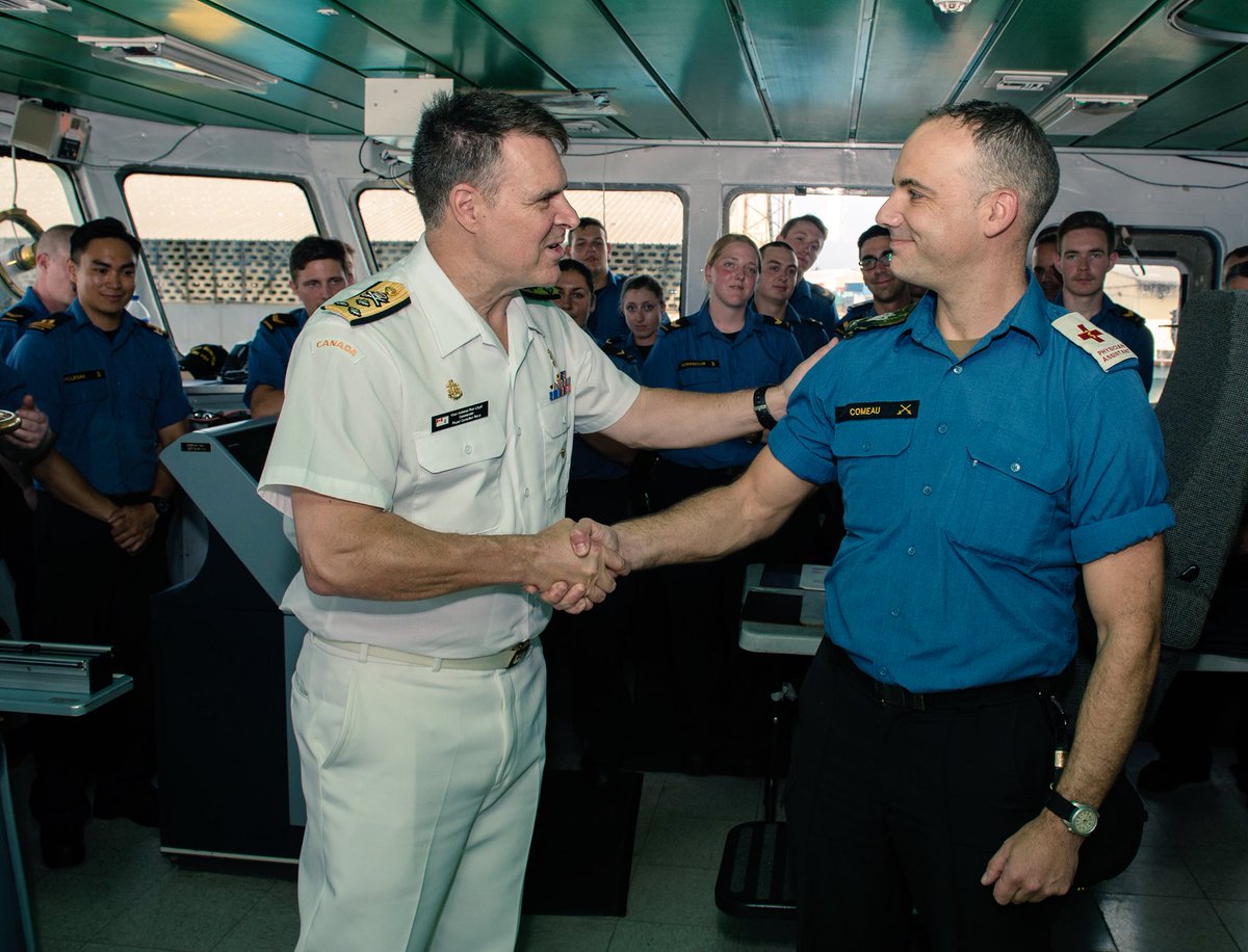 Comd_RCN's tweet photo. J’ai parlé aux mbres d’équipage Summerside &amp; Moncton qui jouent un rôle marquant en Afrique occidentale.Leur leadership sont exceptionnels. https://t.co/uZqmCfDYyO