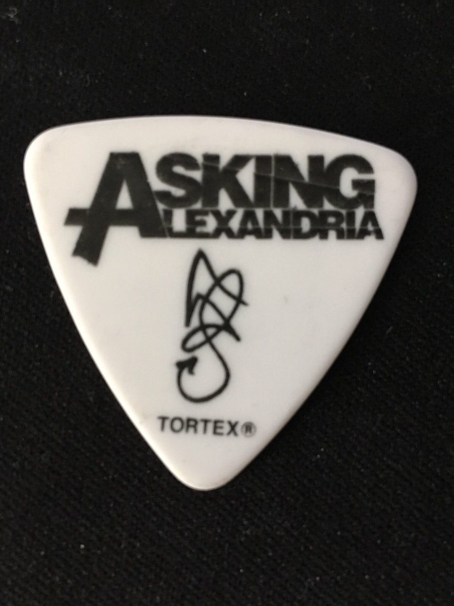NickOwenParks's tweet photo. Great show last night in Leeds @samuelbettley! Thanks for the pick bro! See you again soon! https://t.co/RnMX4X51Ce